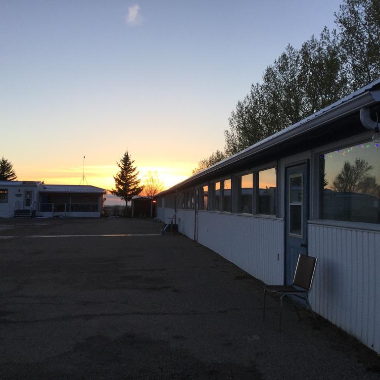 Raval Paradise Motel And Rv Park Youngstown Dış mekan fotoğraf