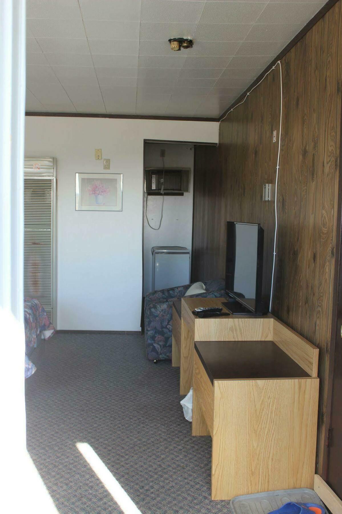 Raval Paradise Motel And Rv Park Youngstown Dış mekan fotoğraf