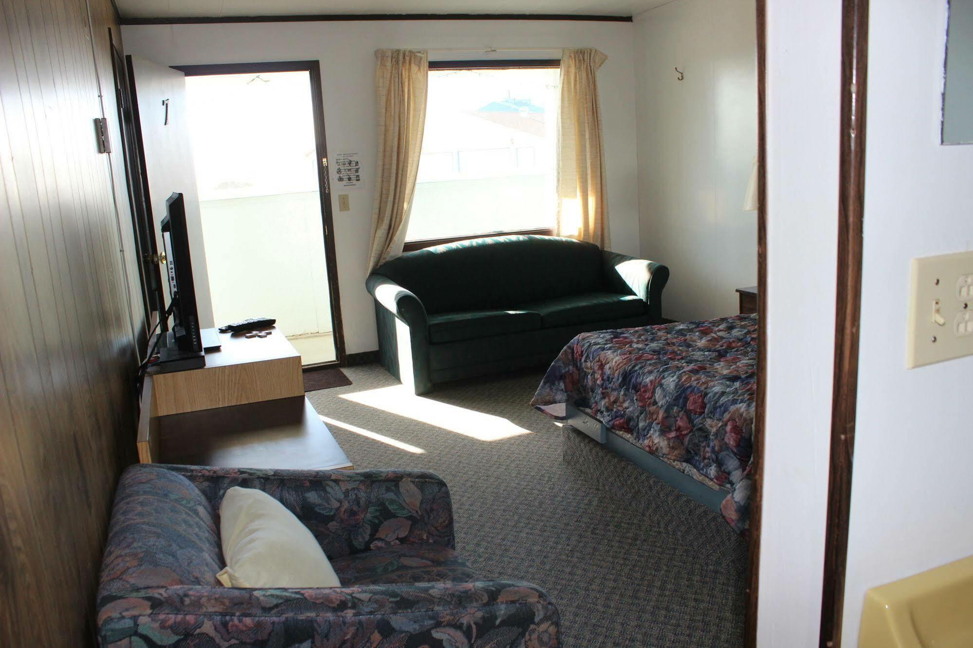 Raval Paradise Motel And Rv Park Youngstown Dış mekan fotoğraf