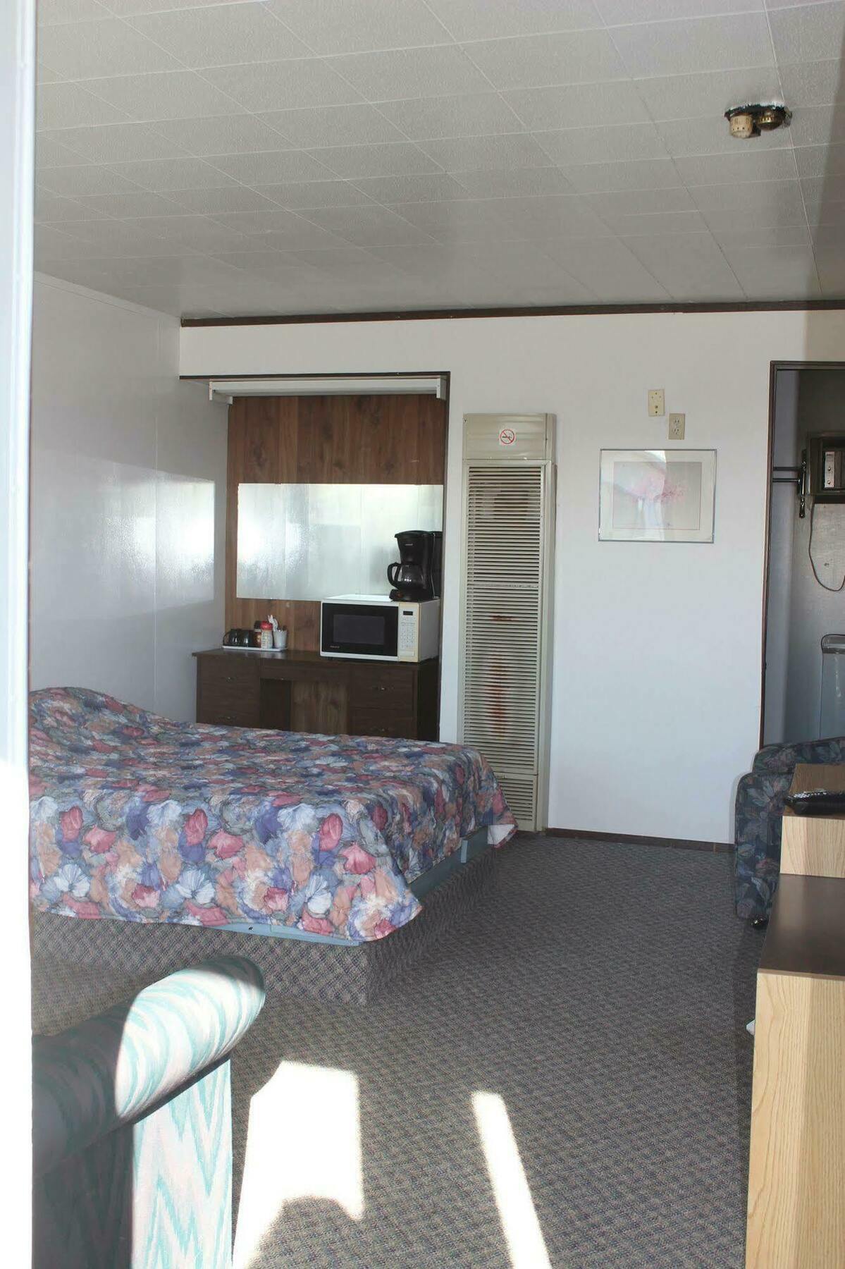 Raval Paradise Motel And Rv Park Youngstown Dış mekan fotoğraf