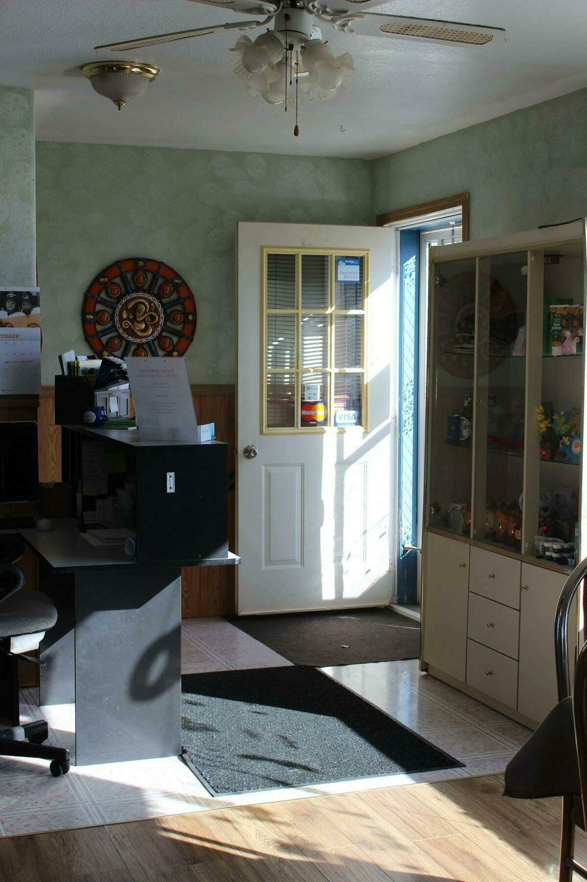 Raval Paradise Motel And Rv Park Youngstown Dış mekan fotoğraf